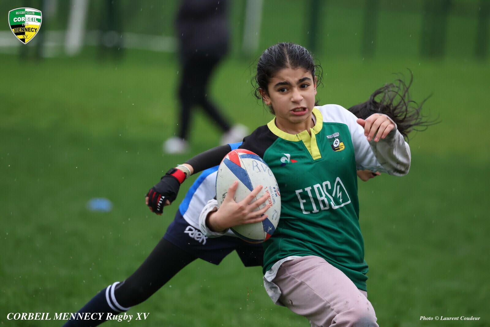 #rugby Une Joueuse U12 de l'ASCE-RCM va vers l'en but