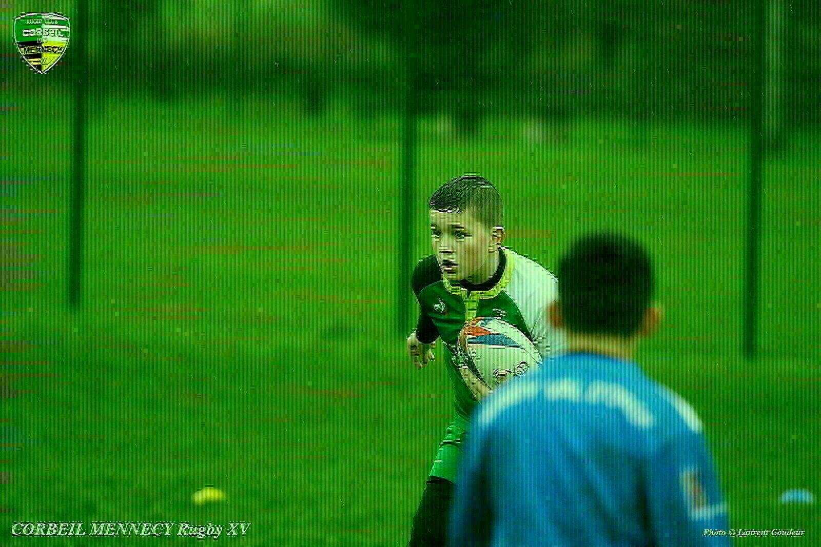 #rugby Un Joueur U12 de l'ASCE-RCM cherche l'espace.
