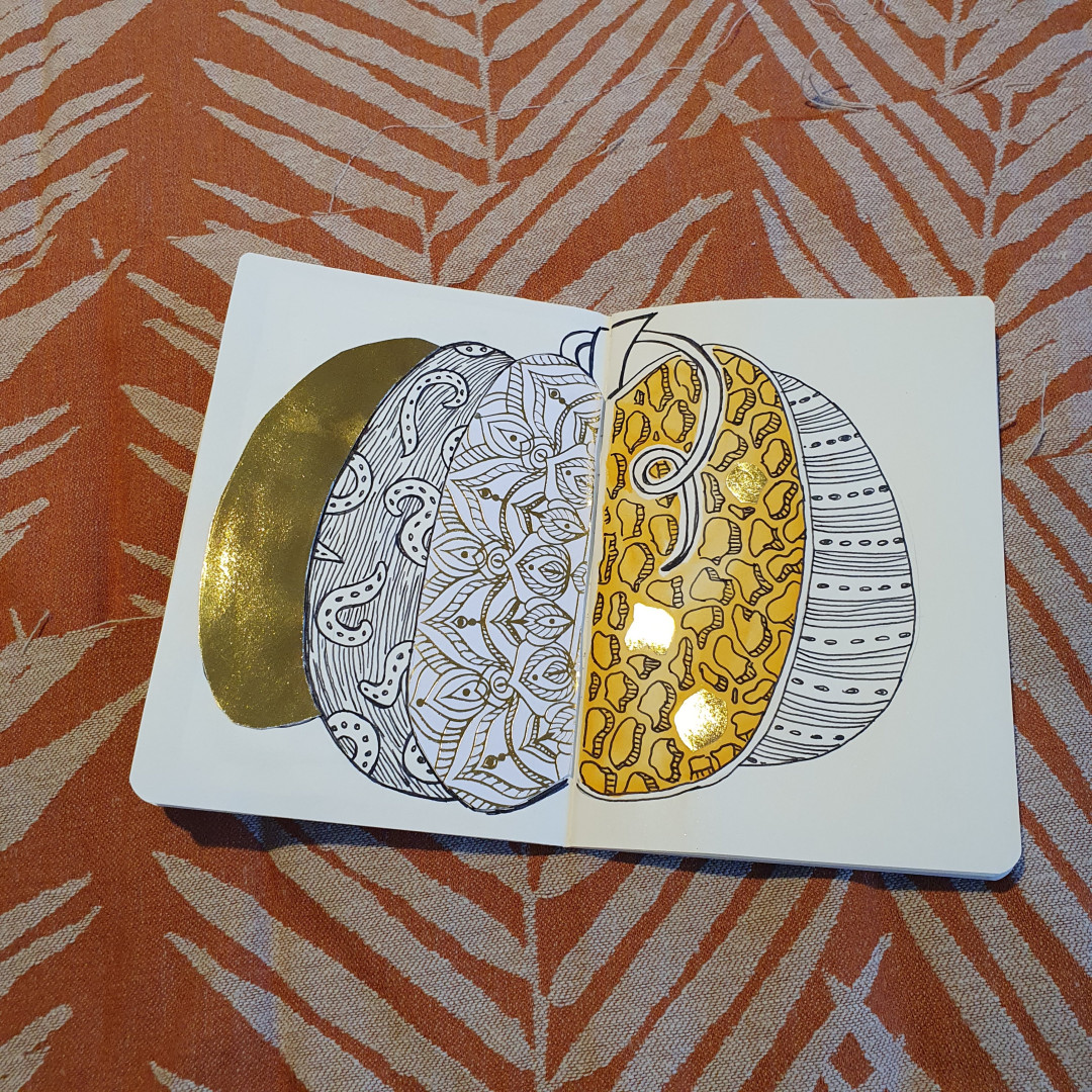 Dessin de citrouille. 5 parties différentes : collage et graphismes au stylo plume