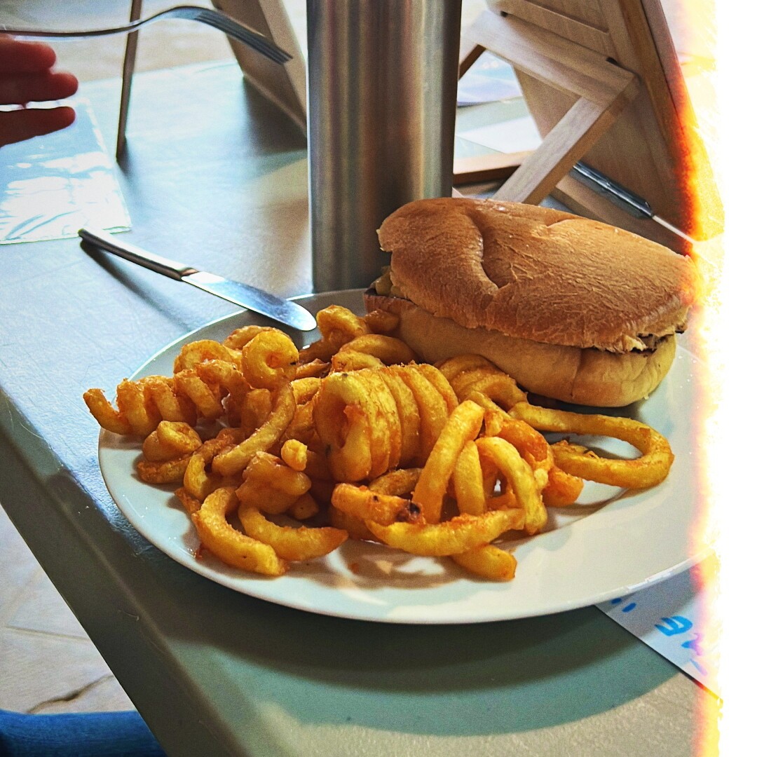 Photo d’un burger frites