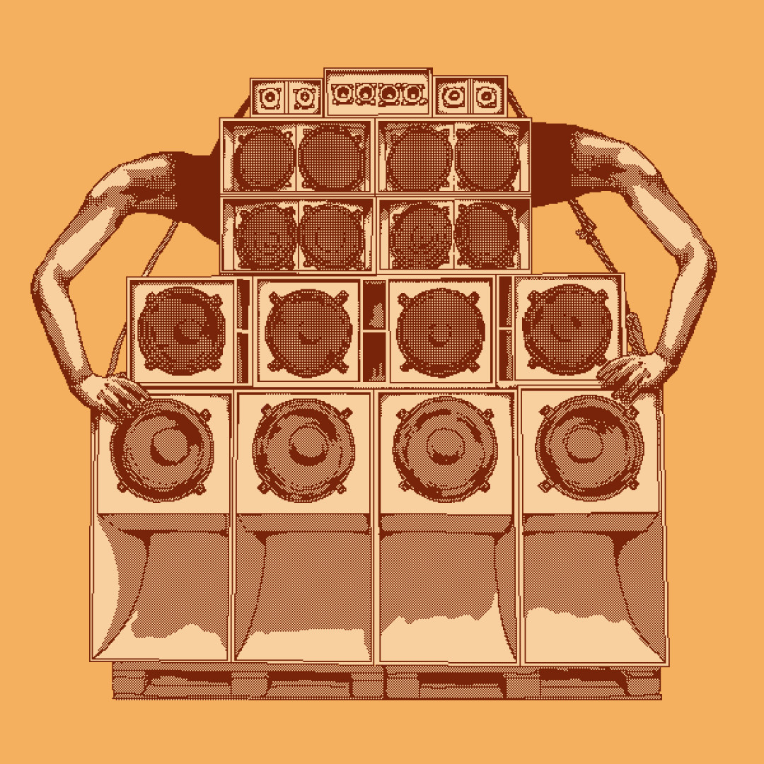 illustration en pixel art dans les tons ocre, représentant un gros sound system de face, posé sur une palette, sur fond jaune-ocre. le sound system a deux gros bras qui sortent de part et d'autre des enceintes du haut, les mains posées sur les enceintes du bas comme si c'étaient ses hanches. derrière chacun des bras on distingue une sangle, sensée maintenir l'ensemble du sound system ensemble, et faisant un peu penser à des bretelles.
