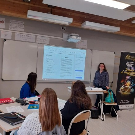 photo datant de 2022 d'un atelier d'écriture animé en lycée par D Lémuri