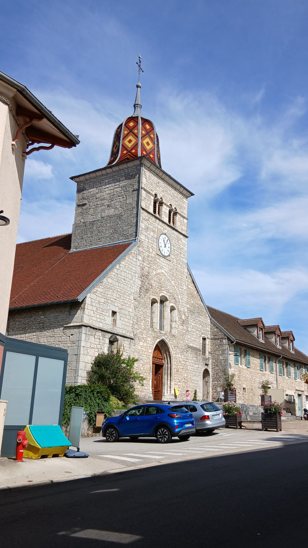 A church with à real Nice clocktower