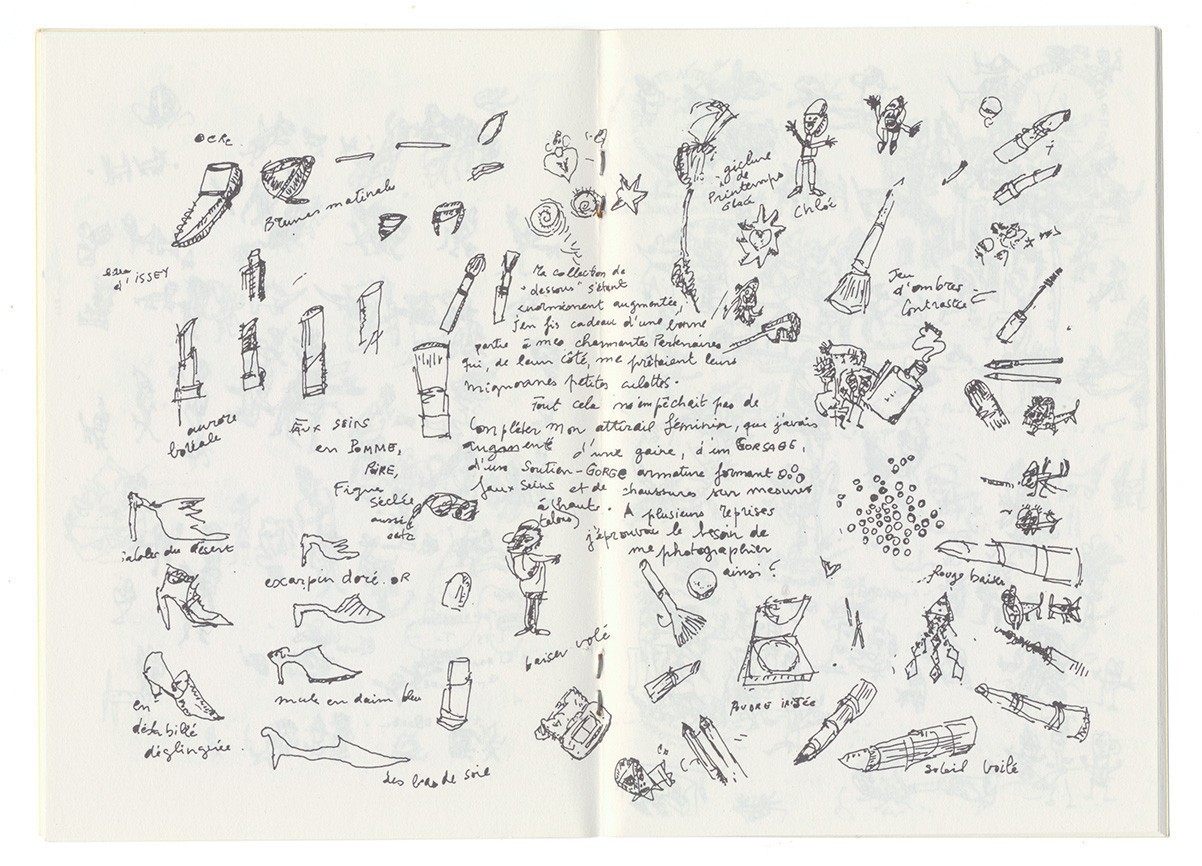 double page : un dessin d'une constellation de rouges à lèvres, culottes et chaussures à talons, tous esquissés d'une ligne nerveuse et rapide. Au centre du dessin, une inscription manuscrite : "ma collection de dessous s'étant énormément augmentée, j'en fis cadeau d'une bonne partie à mes charmantes partenaires qui, de leur coté, me prêtaient leurs mignonnes petites culottes. Tout cela n'empêchait pas de compléter mon attirail féminin, que j'avais augmenté d'une gaine, d'un CORSAGE, d'un soutien-gorge armature formant faux seins, et de chaussures sur mesure à hauts talons. A plusieurs reprises j'éprouvais le besoin de me photographier ainsi". Impression en photocopie noir sur papier blanc.